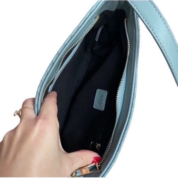 MW Shoulder Bag with Gold Chain Faux Leather - Picture 7 of 13